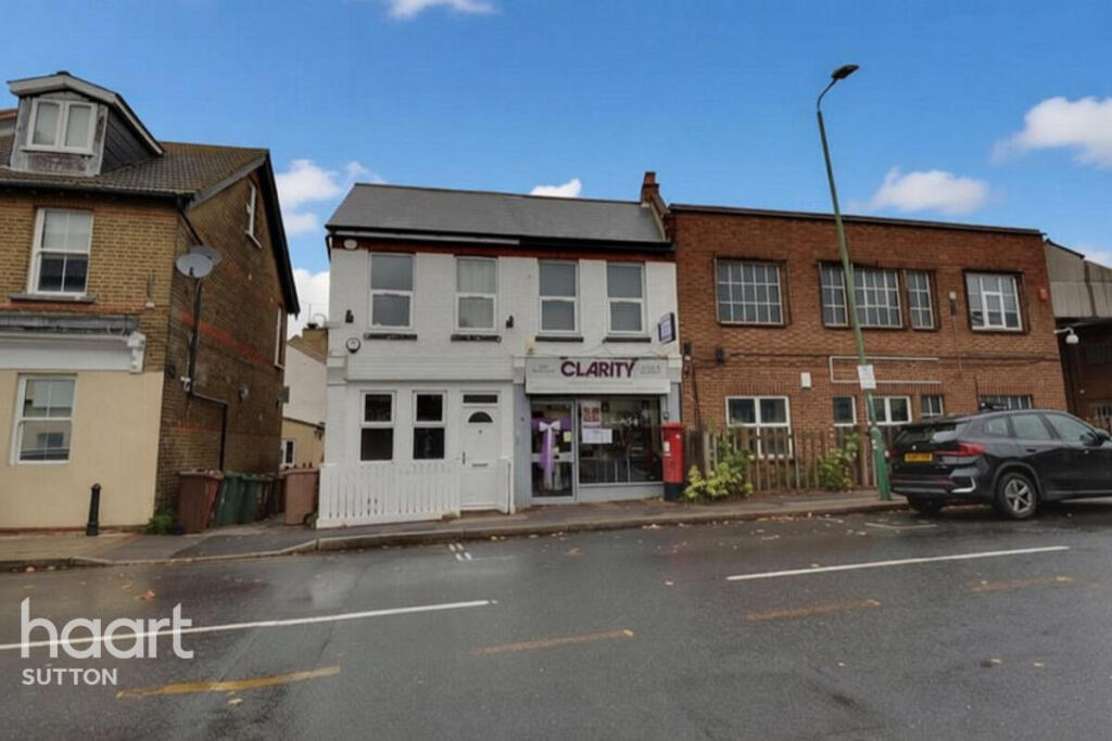 2-bed flat on Lower Road, SUTTON, £300,000