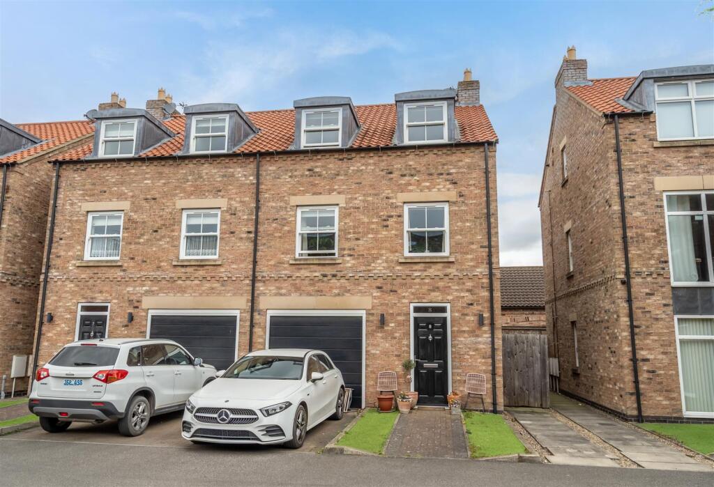 Main image of property: Pulleyn Mews, York
