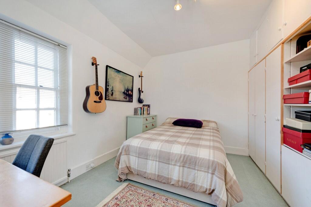 House in London - View 5