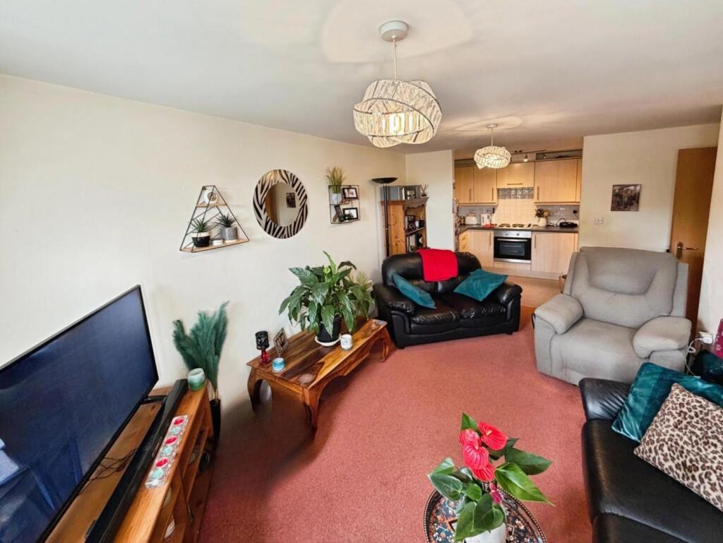 Apartment in Chester, Ellesmere Port - View 4