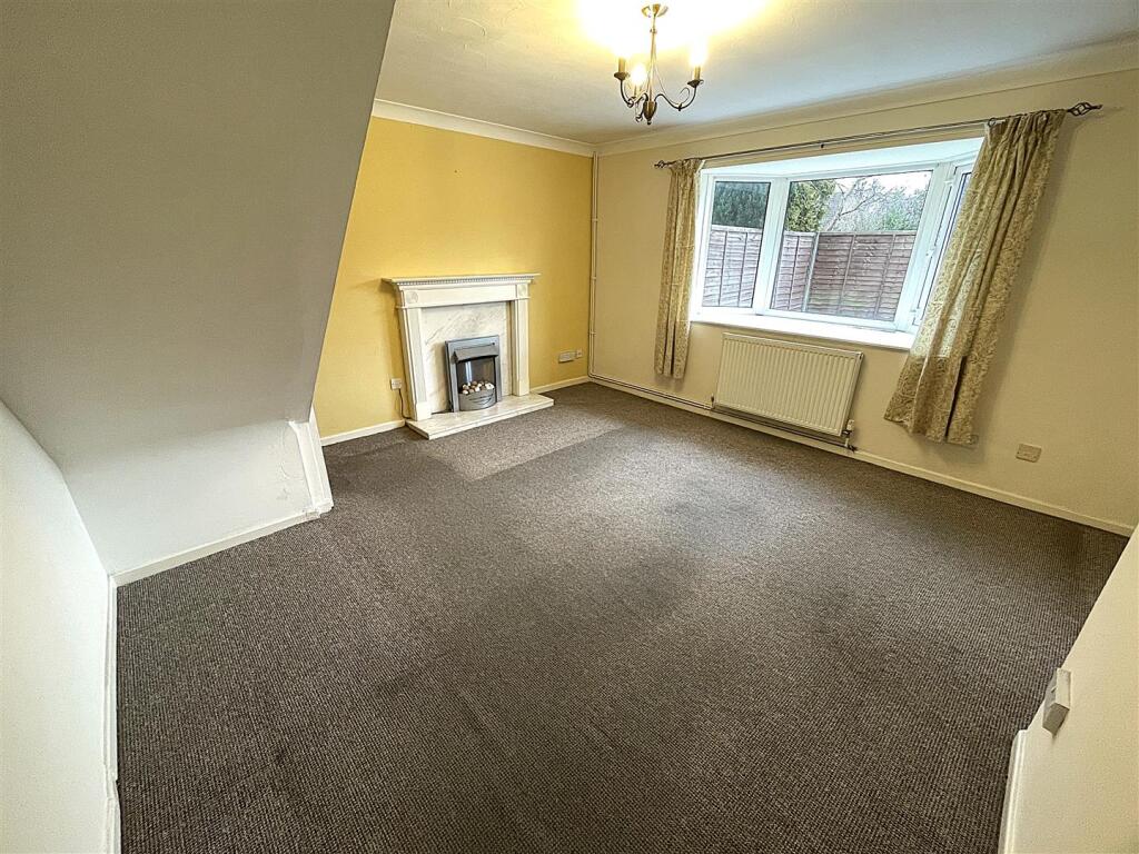 Pinewood Drive, Camblesforth, Selby photo 4