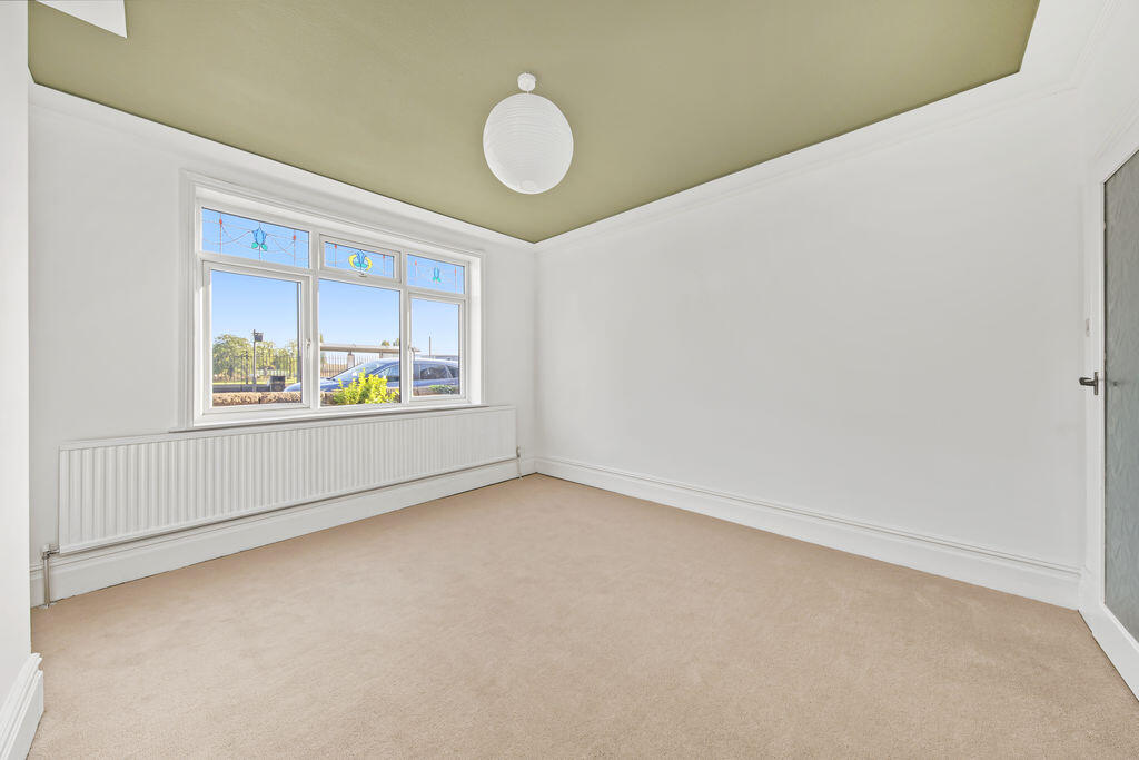 House in Chesterfield, Derbyshire - View 4