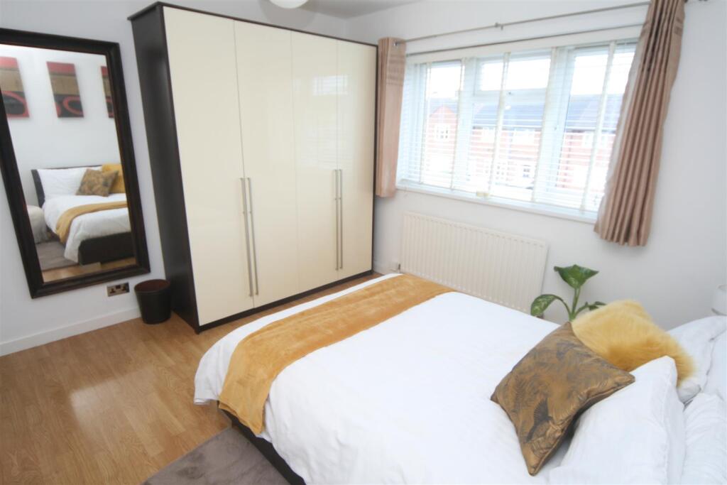 Apartment in Southall - View 5
