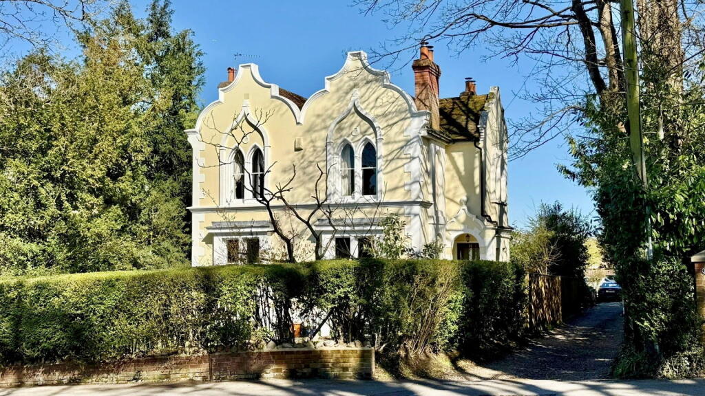 5-bed detached on Newtown Road, Newbury, RG14 7BY, £850,000