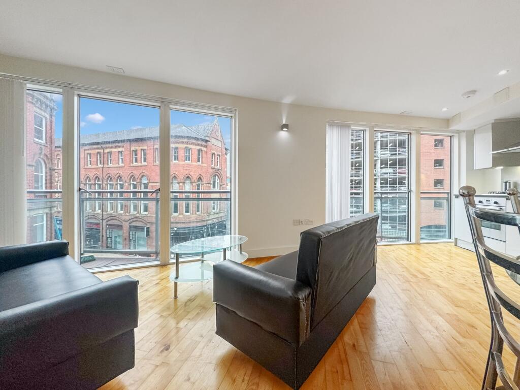 Apartment in Leeds, West Yorkshire - More
