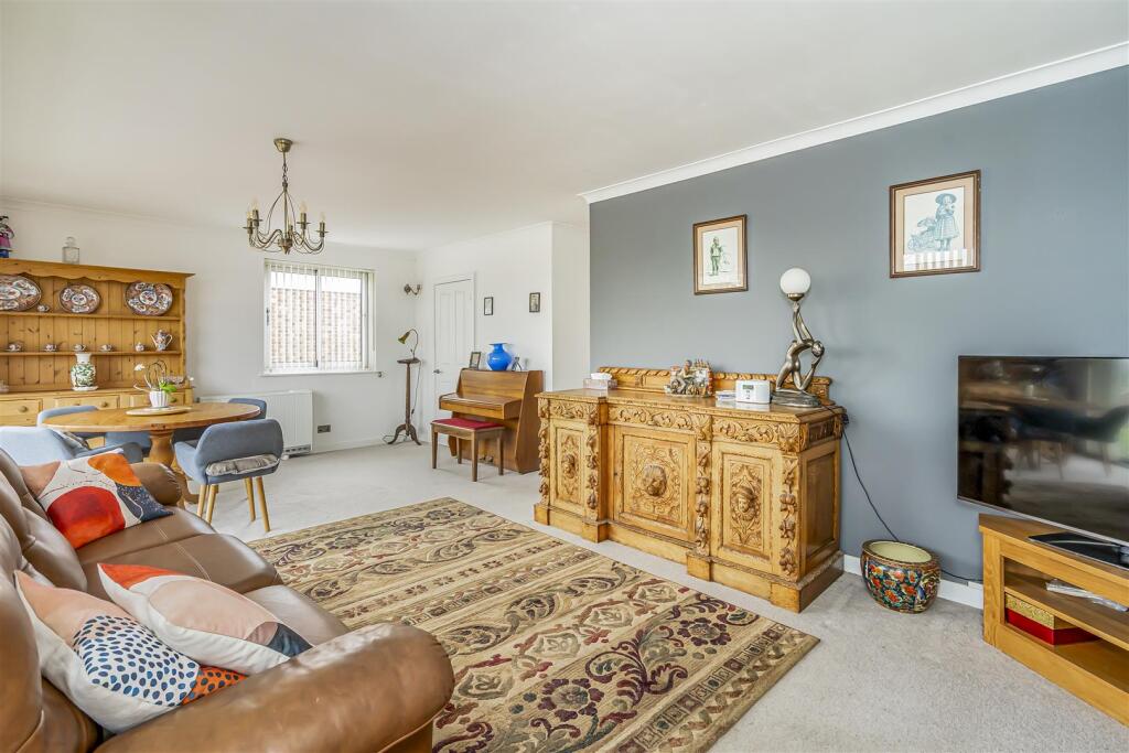 Apartment in Havant, Langstone, Bedhampton - More
