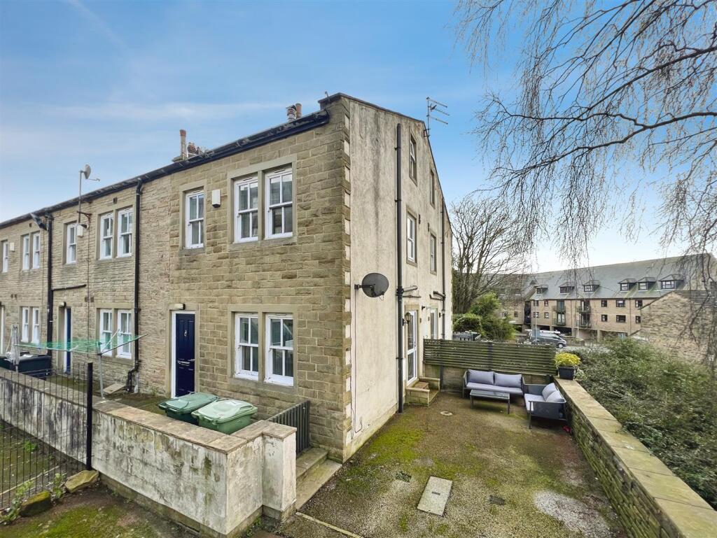 2-bed terraced on Stone Hall Road, Bradford, BD2 2EW, £130,000