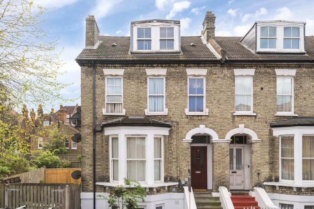 Main image of property: 28b Pendennis Road, Streatham, London SW16 2SW