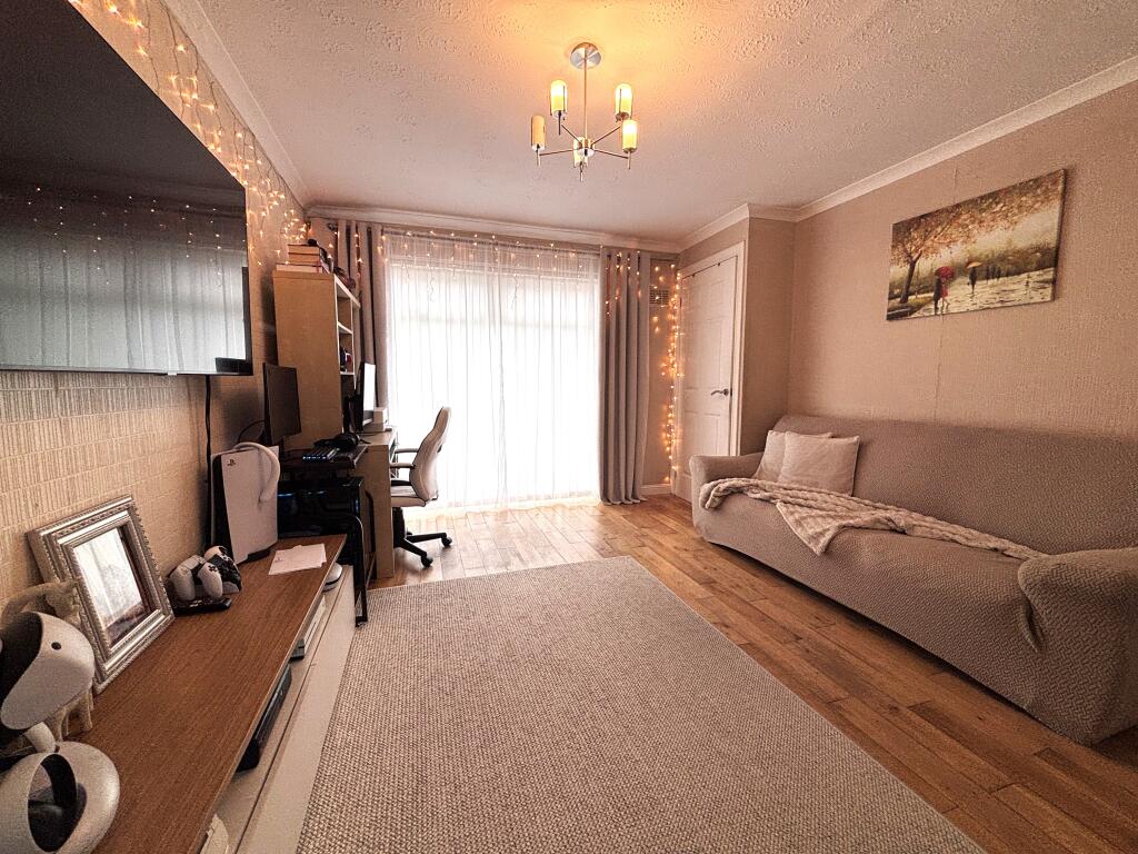 House in Coatbridge, Carnbroe - View 4