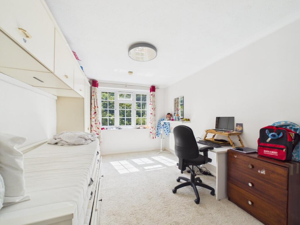 Apartment in Spelthorne, Birch Green, Staines-upon-Thames - View 4