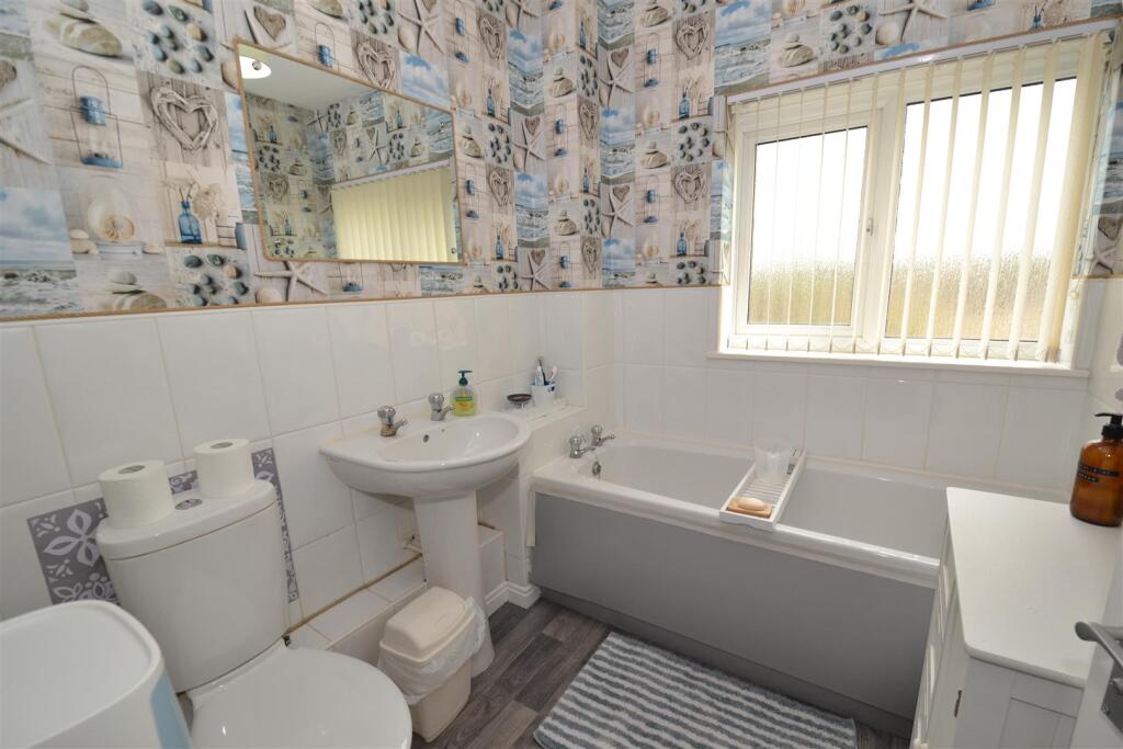 House in Kirklees, Prince Royd, Birchencliffe - More