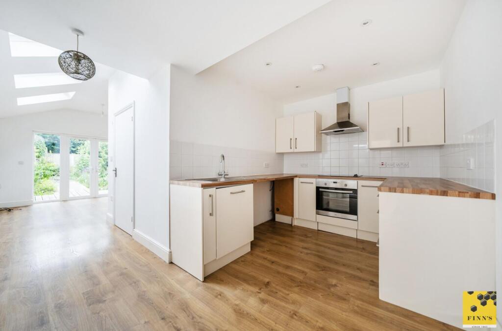 House in Canterbury, Stuppington, Martyrs Field - View 4