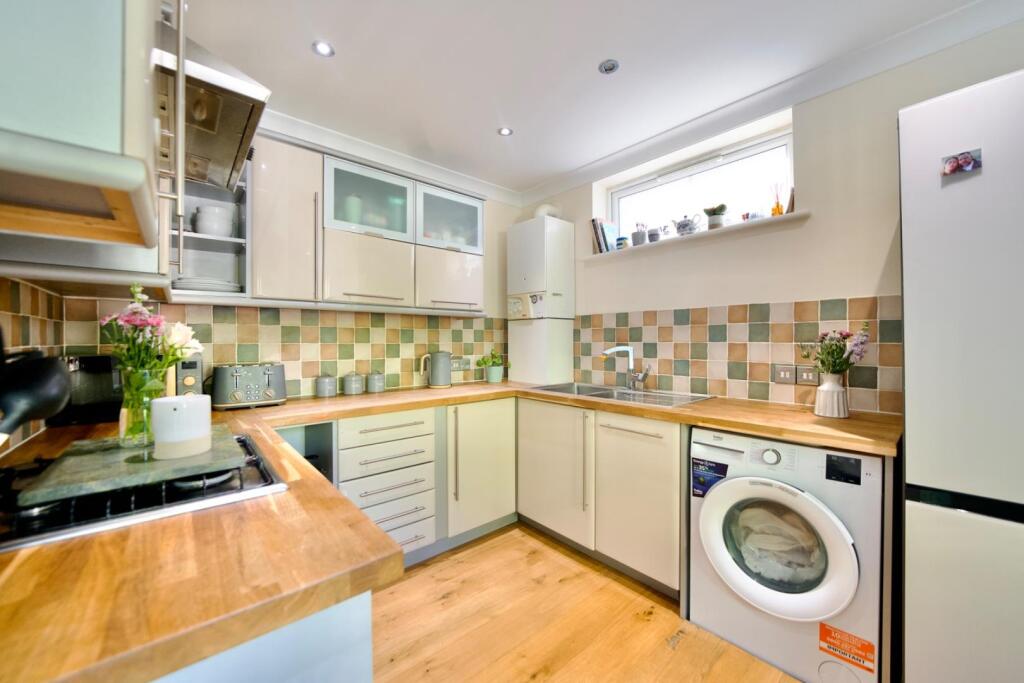 Apartment in Dorchester - View 4