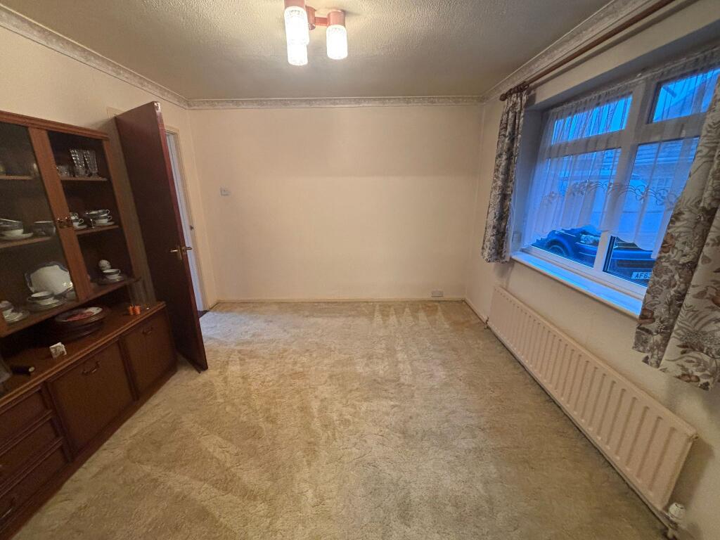 Celandine Avenue, Cowplain, PO8 photo 2