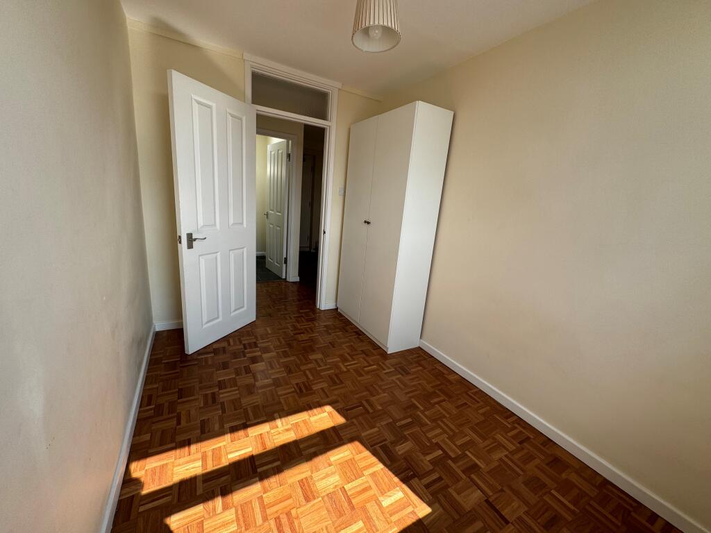Apartment in Kingston upon Thames - View 5