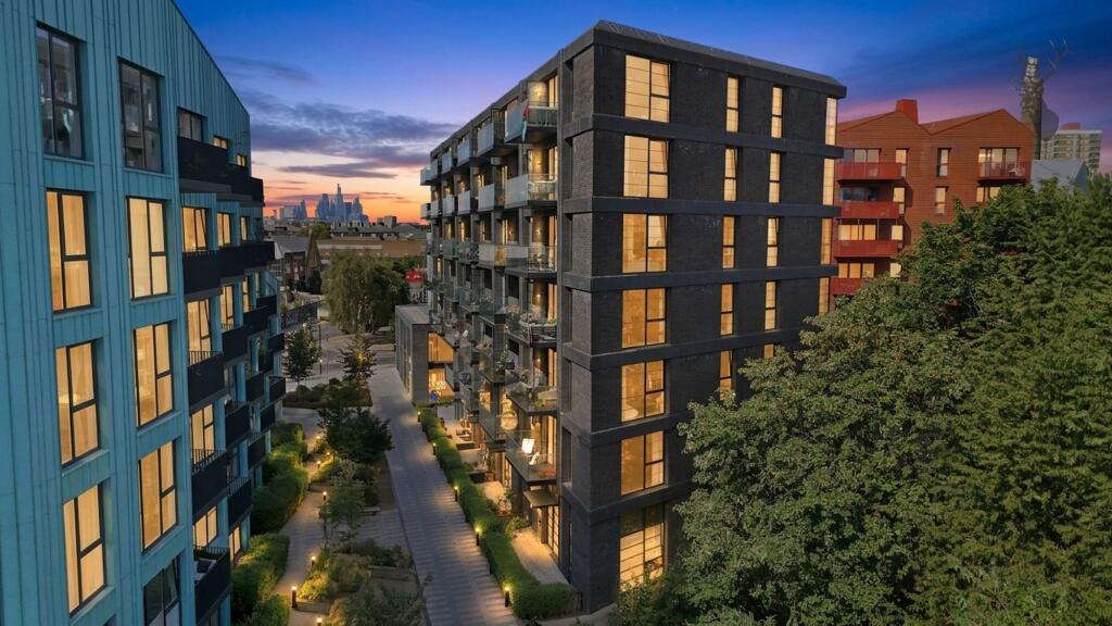 Main image of property: Hart Yard, Distillery Building, E3
