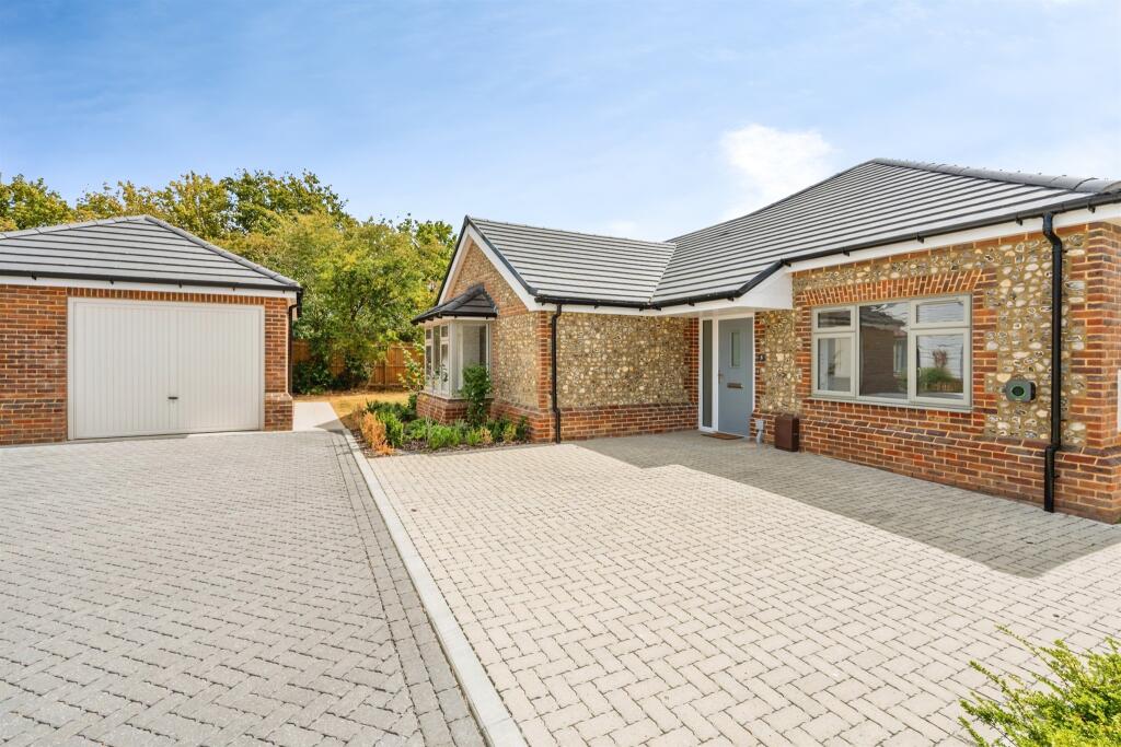 Arundel Road, Fontwell photo 2