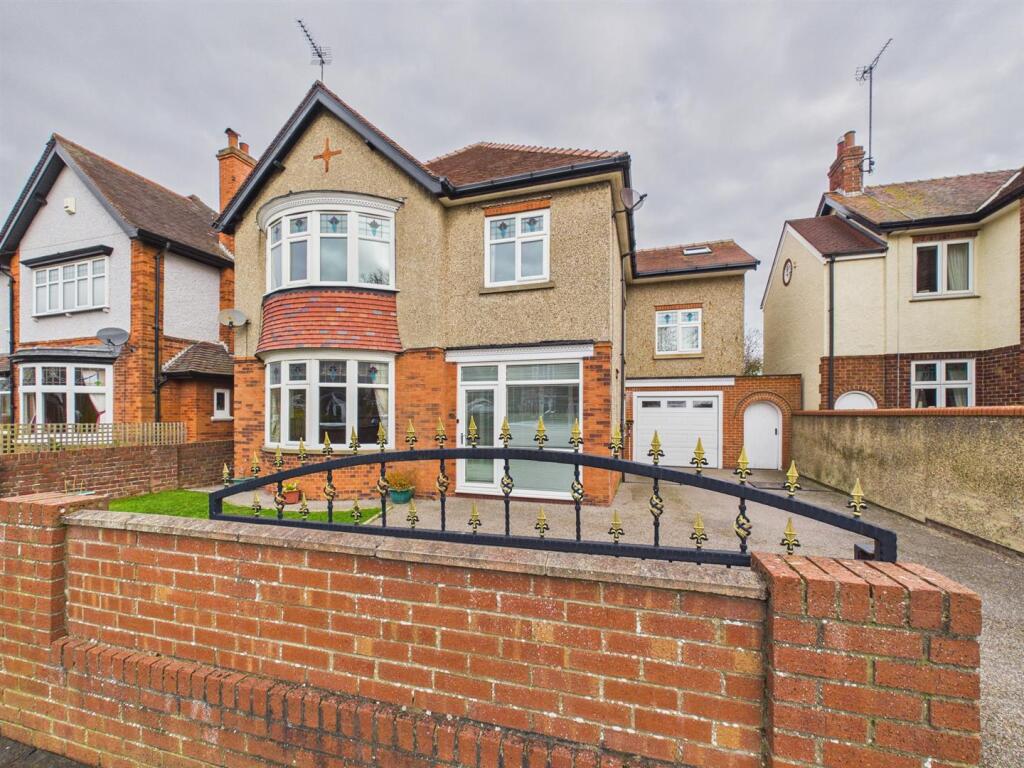 5-bed detached on Shaftesbury Road, Bridlington, £389,950