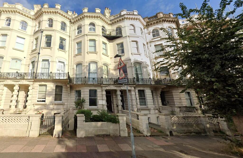 1-bed flat on Denmark Terrace, Brighton, £250,000