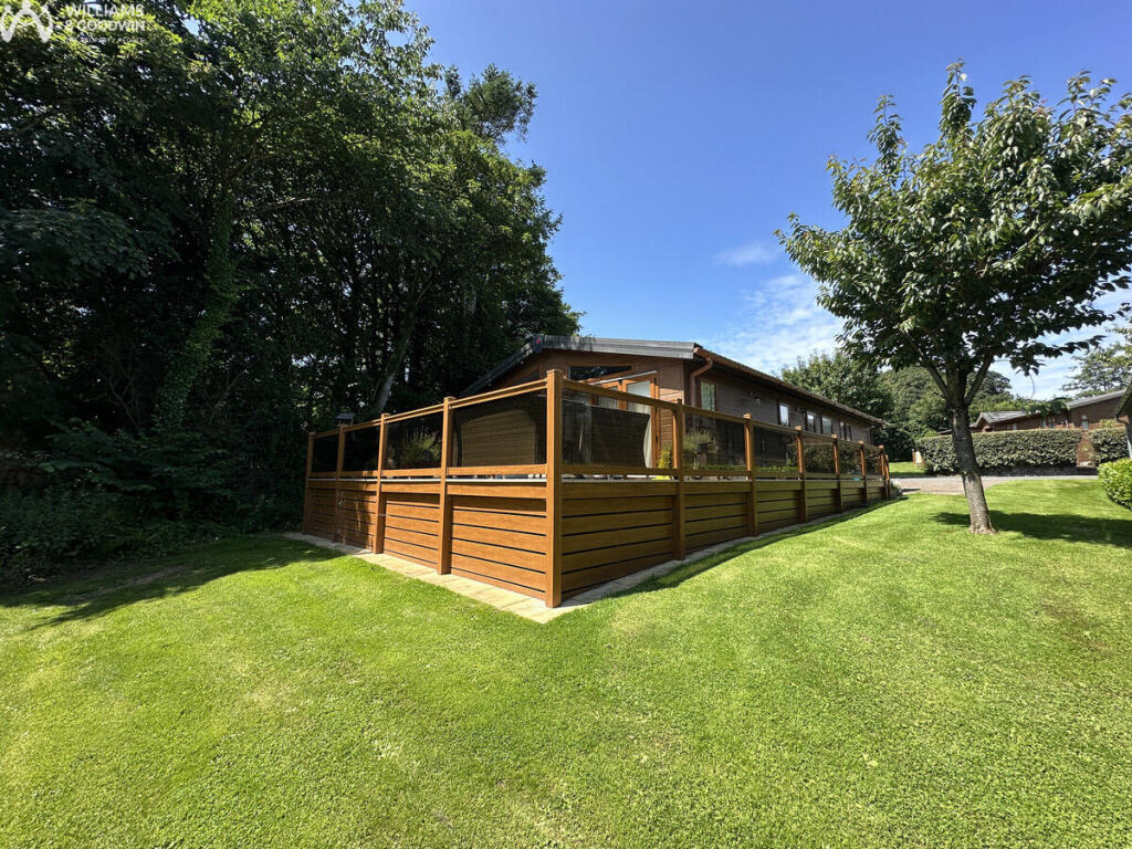 2-bed caravan on Plas Coch, Llanfairpwll, Anglesey, LL61, £140,000