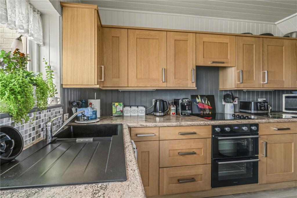 House in London, Hanworth - View 5