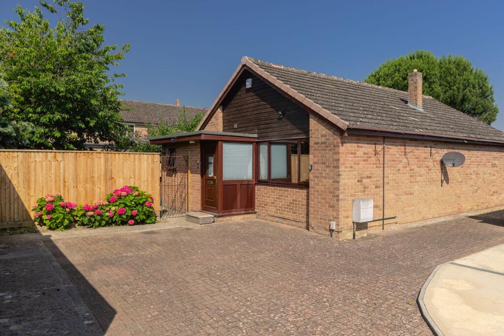 Main image of property: Lincraft Close, Kidlington, OX5