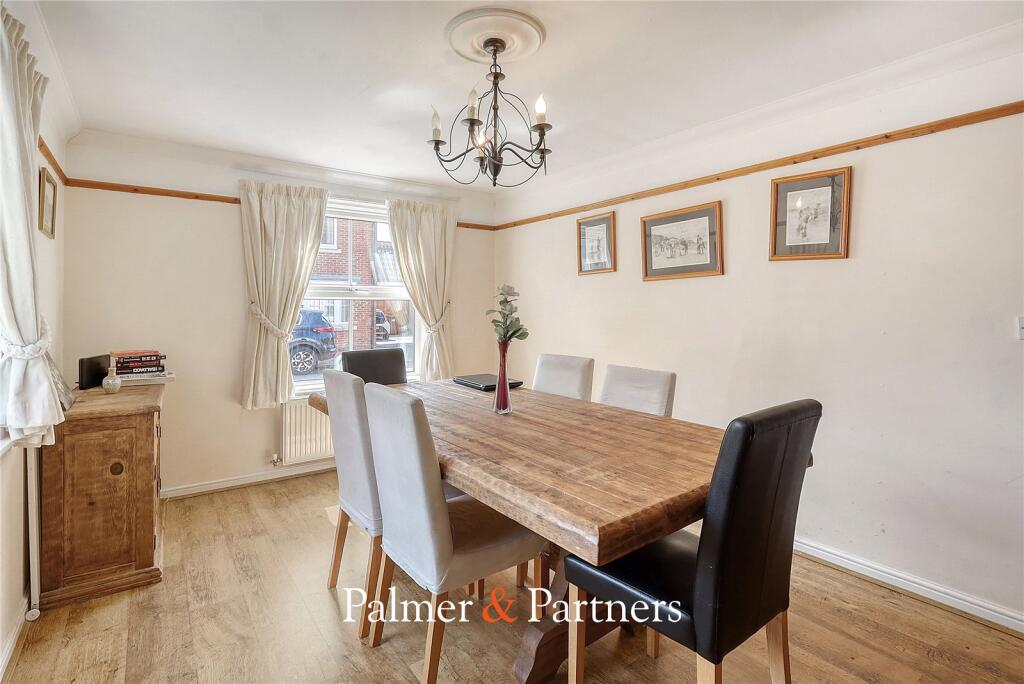 House in Chelmsford, Chancellor Park, Chelmer - View 3