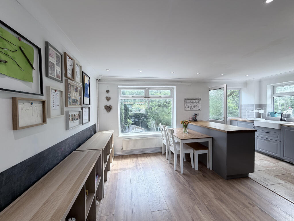 House in Mid Glamorgan, Llantwit Fardre - More