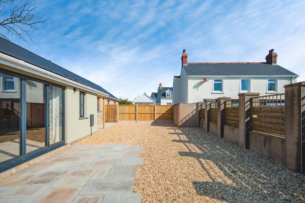 May Park, Jameston, Tenby, Pembrokeshire, SA70 photo 4