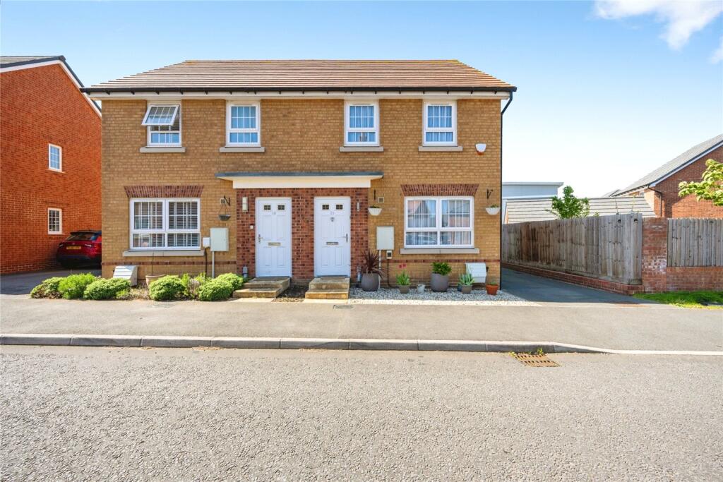 3-bed semi-detached on Alexander Way, Leighton Buzzard, Bedfordshire, LU7, £375,000