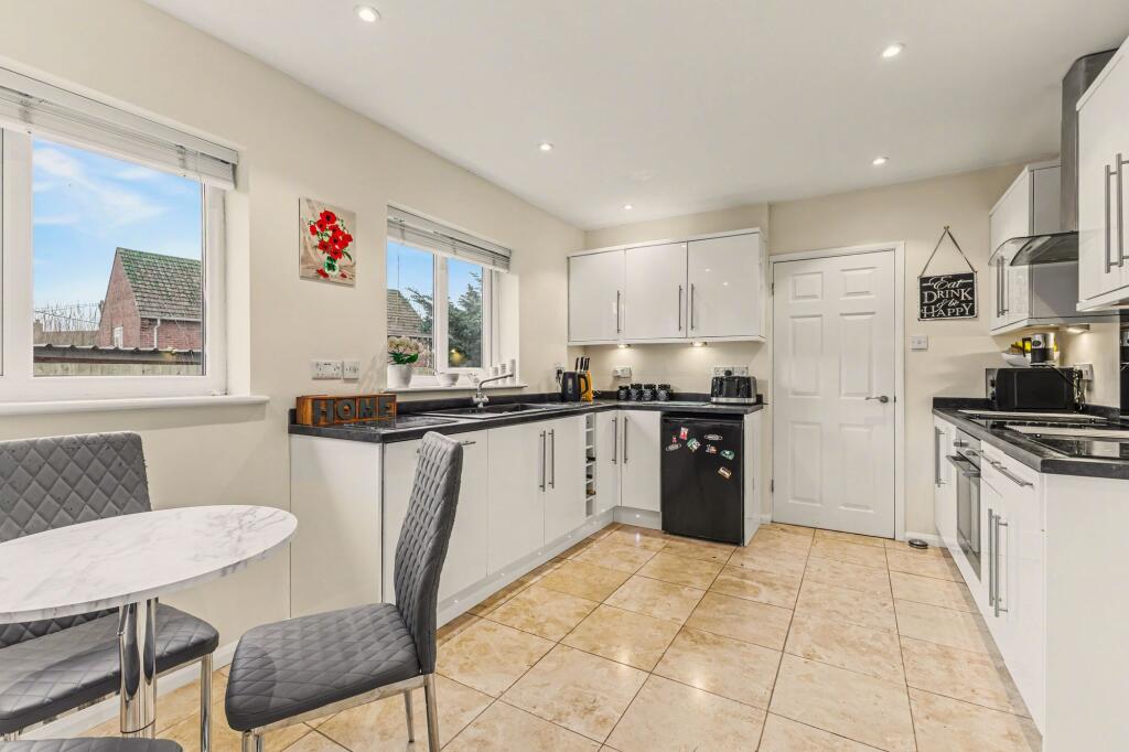 Evesham Road, Norton, WR11 photo 3