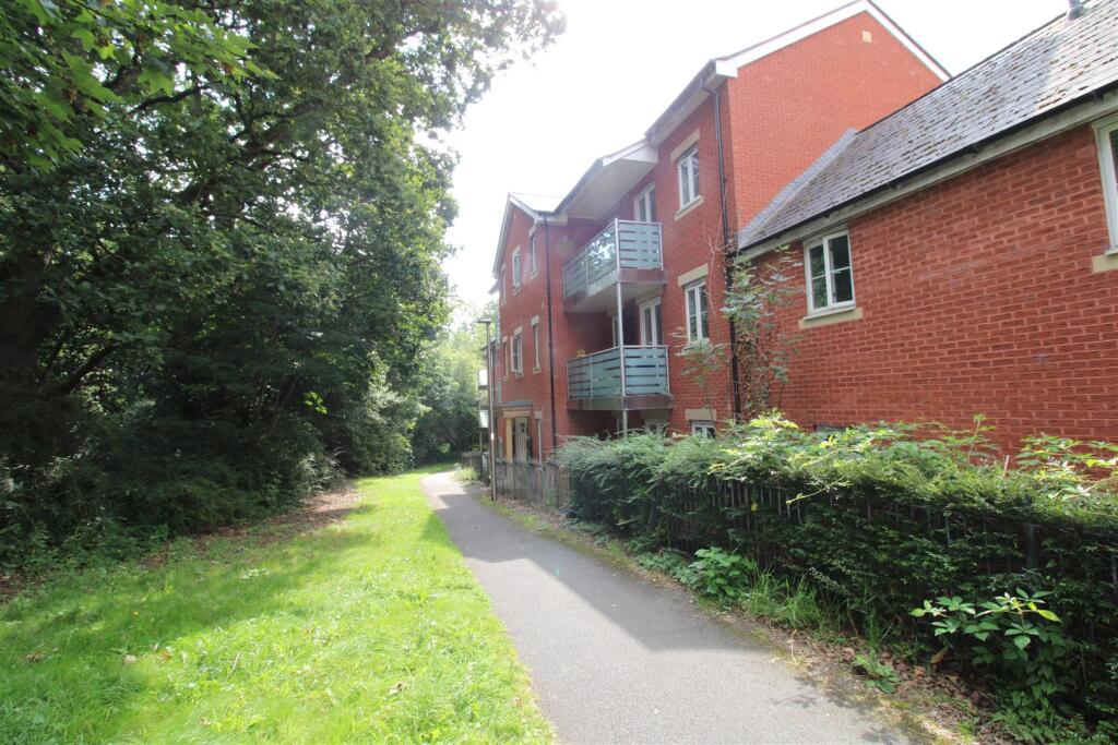 Main image of property: Dart Walk, Exeter