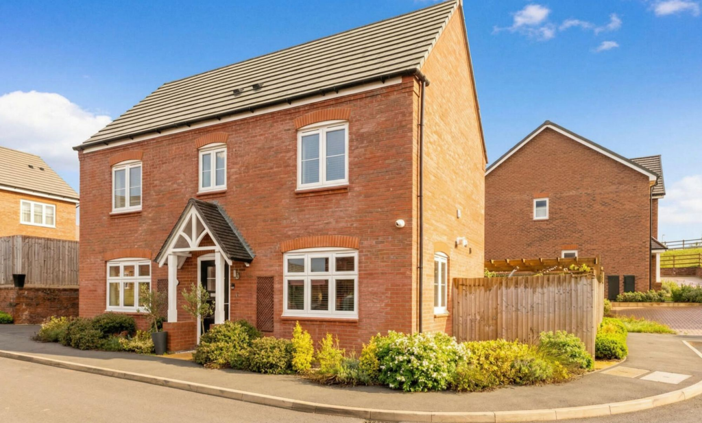 Main image of property: Gowling Close, Radford Semele, CV31