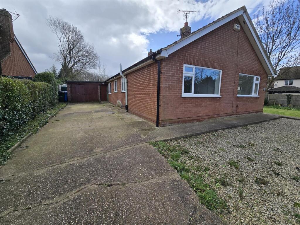 Main image of property: Low Street, East Drayton DN22 0LN