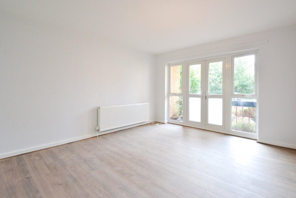 Apartment in Weybridge - View 4