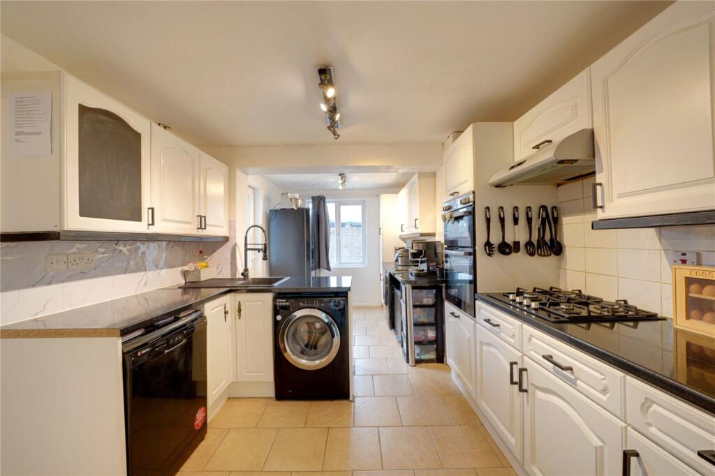 Pembroke Close, Mildenhall, Bury St. Edmunds, Suffolk, IP28 photo 4