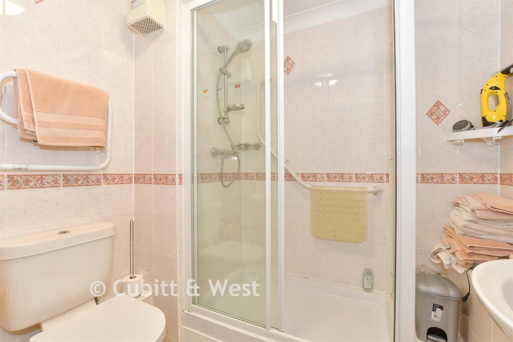 Apartment in Horsham, West Sussex - More