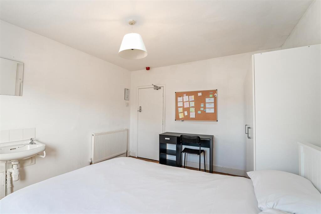1 bedroom house share for rent