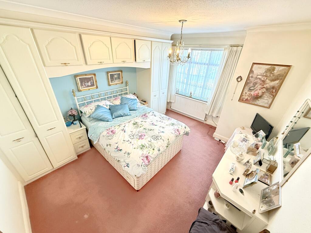 House in London, Oakleigh Park, East Barnet - More