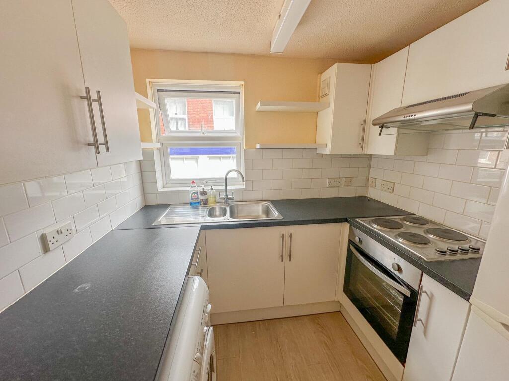 Apartment in Eastbourne, East Sussex - View 4