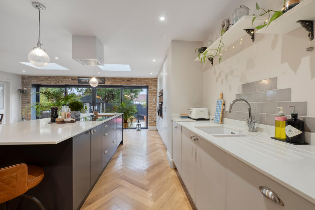 House in Sutton - More