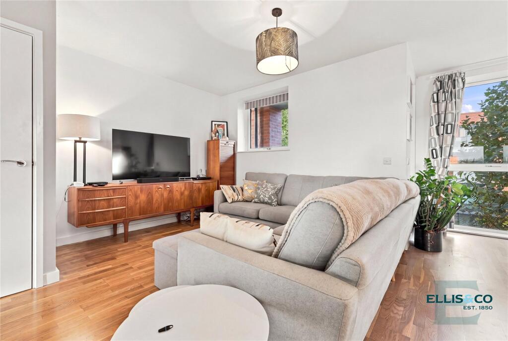 Apartment in London - View 5