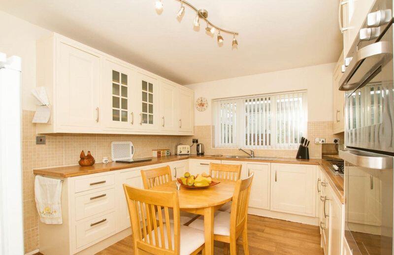 Bungalow to the rear of 176 Beechwood Road - View 3