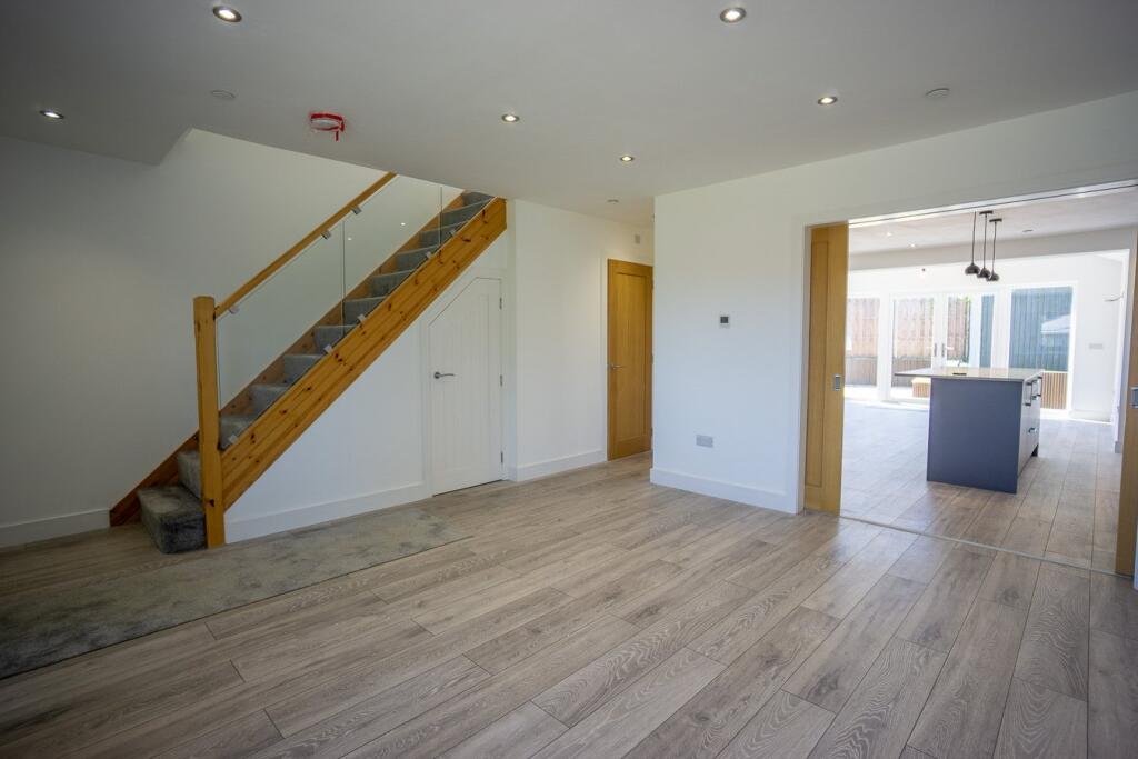 Tan Yr Eglwys, Abererch, Pwllheli, LL53 photo 4