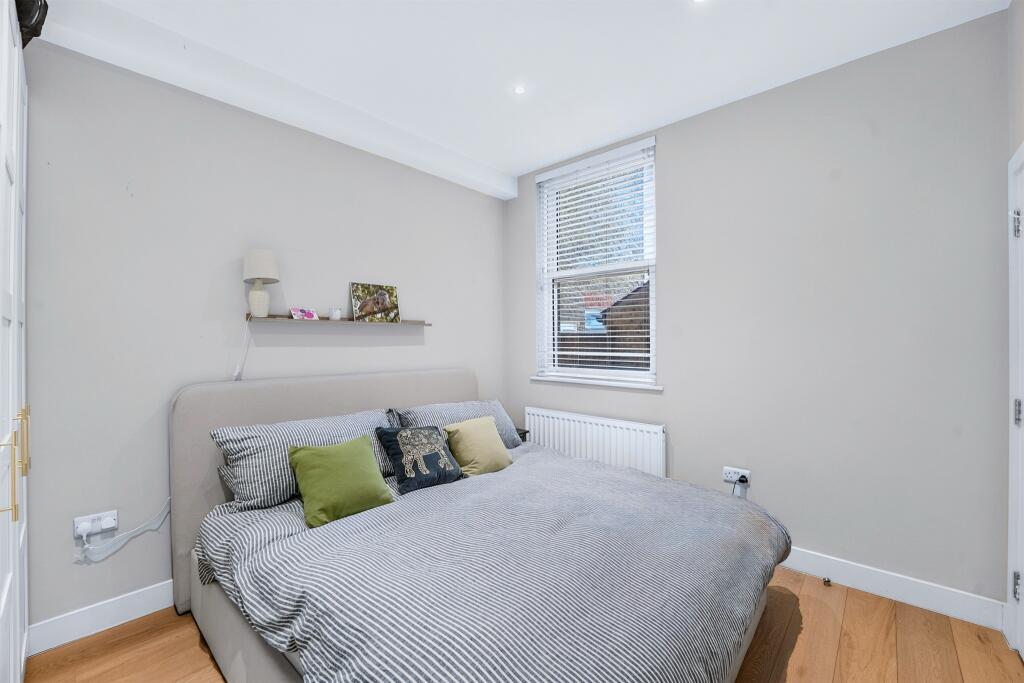 Apartment in London - More