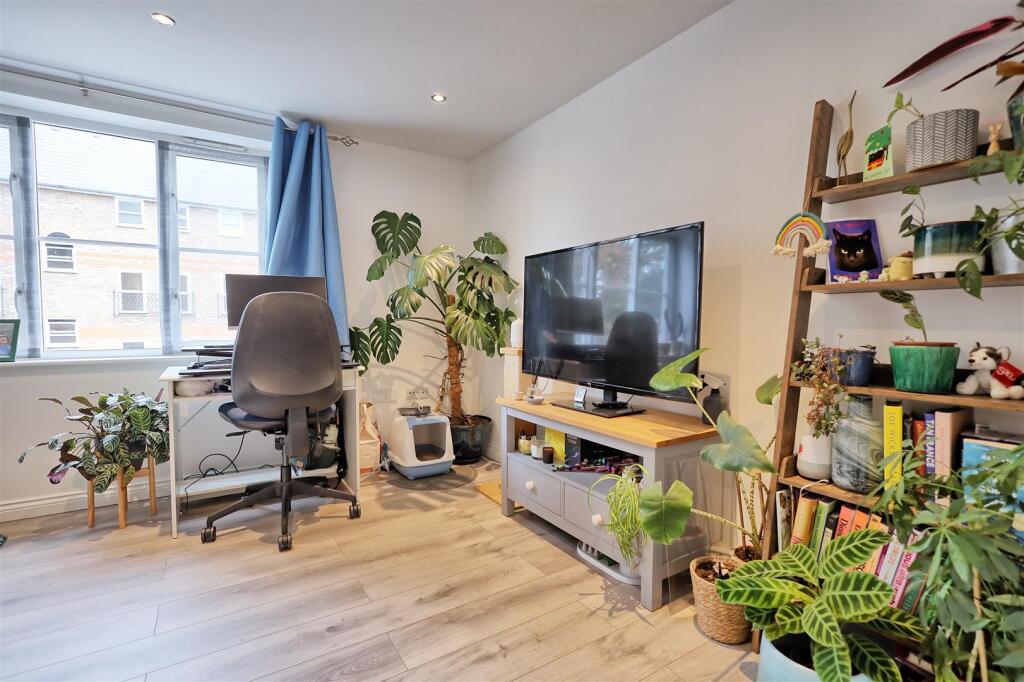 Apartment in Stevenage - View 5