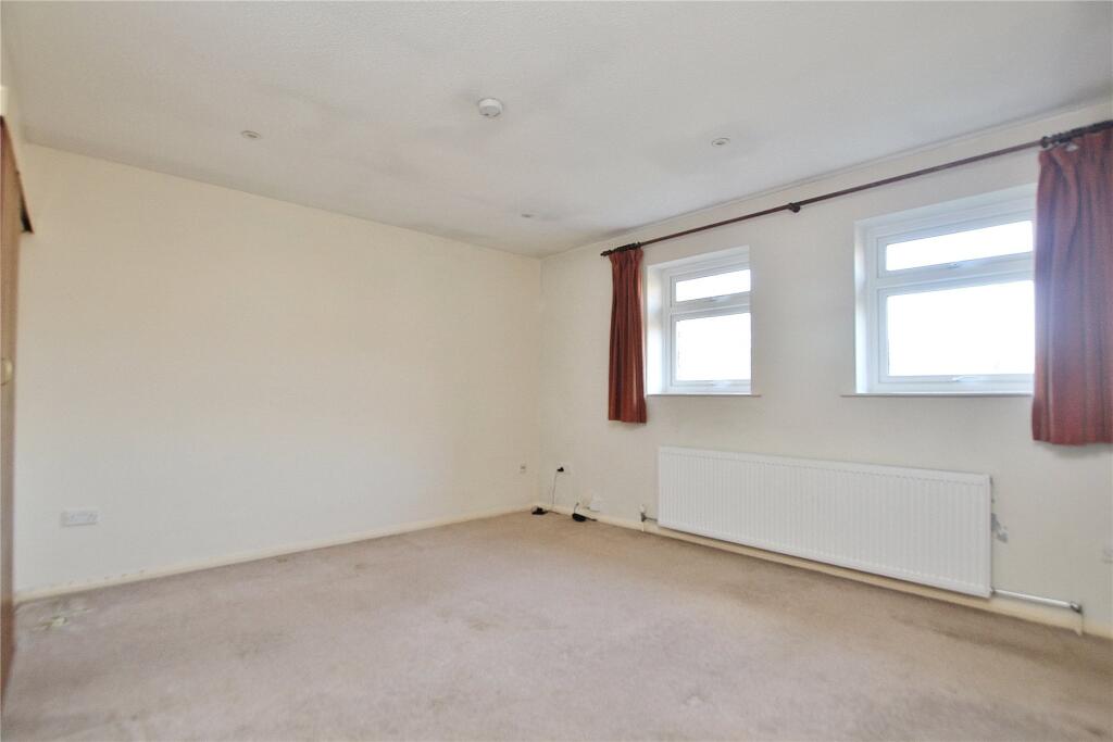 Apartment in Woking, Surrey - View 4