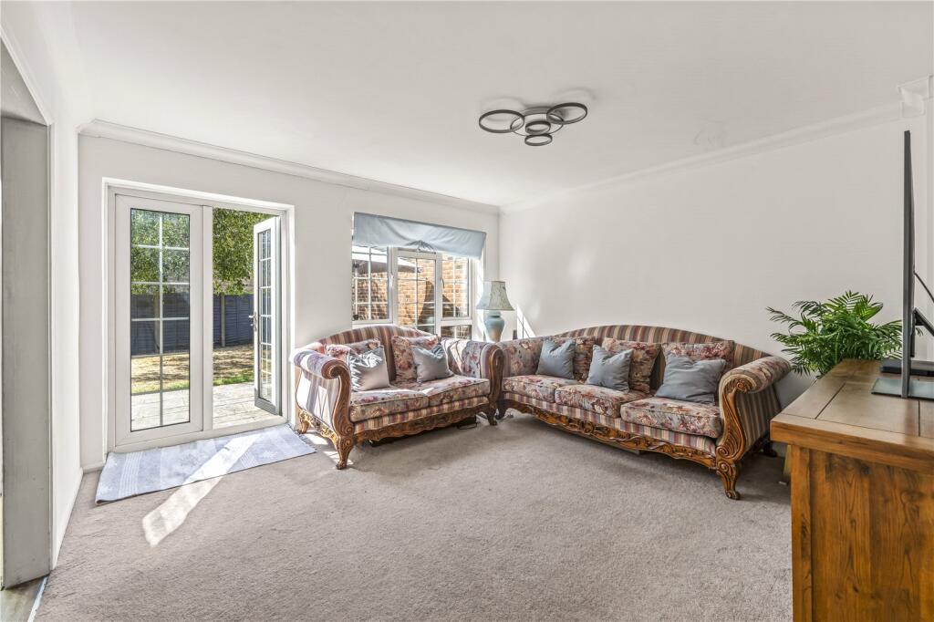 House in London, Hampton - View 3