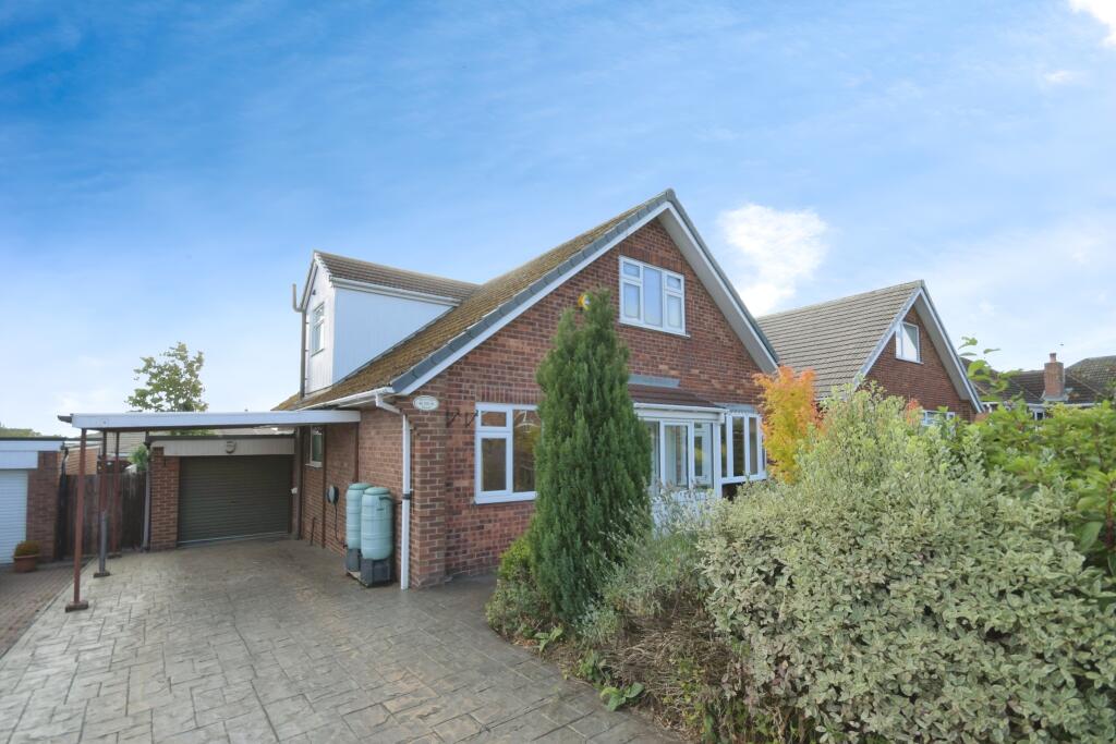 3-bed detached on Hilltop Road, Chesterfield, S42, £375,000