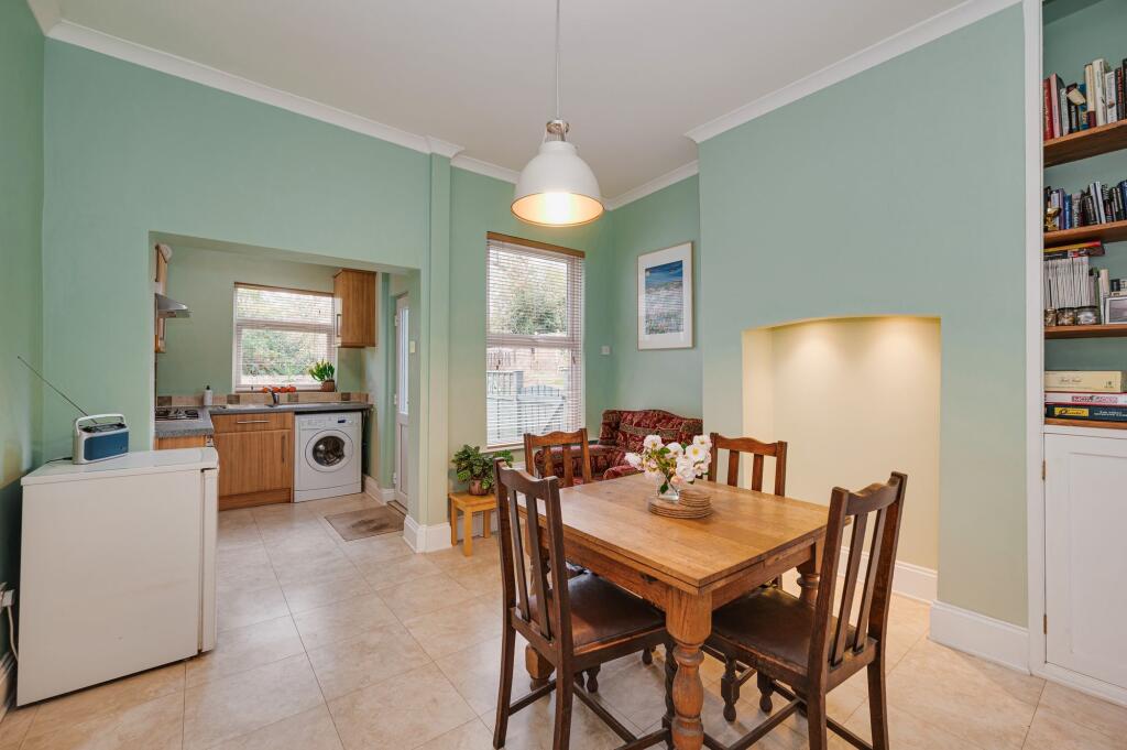 House in Sheffield, Meersbrook Bank, Meersbrook - More